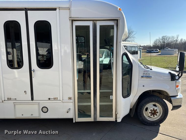image for item FK0889 2018 Ford E450 Super Duty shuttle bus