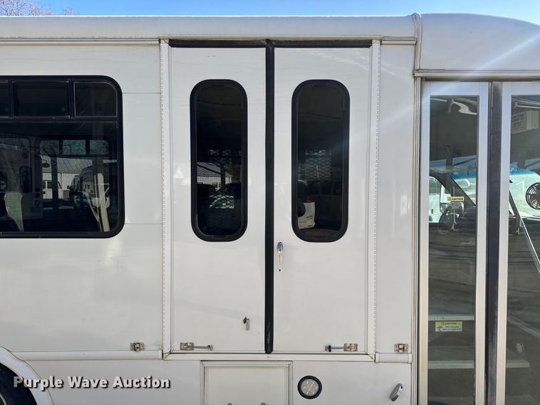 image for item FK0889 2018 Ford E450 Super Duty shuttle bus