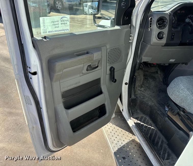 image for item FK0889 2018 Ford E450 Super Duty shuttle bus