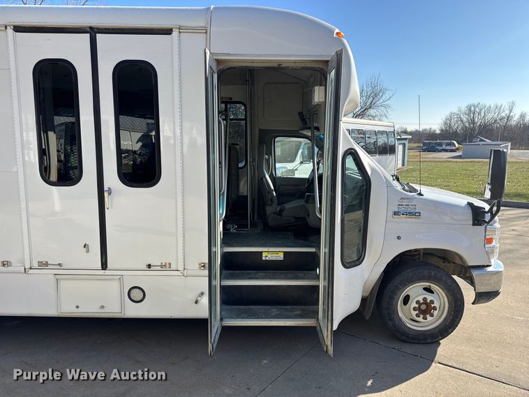 image for item FK0889 2018 Ford E450 Super Duty shuttle bus