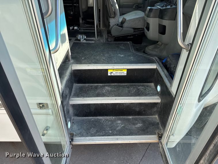 image for item FK0889 2018 Ford E450 Super Duty shuttle bus