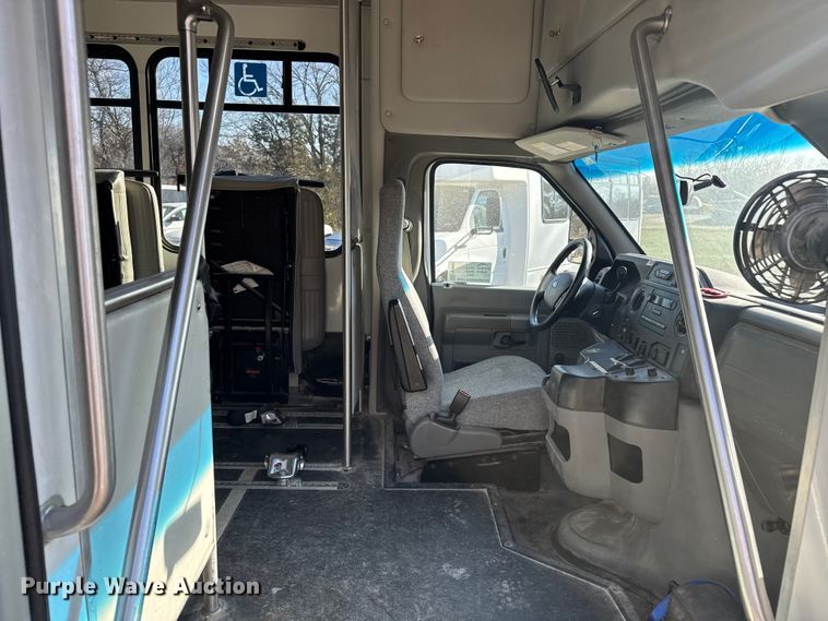 image for item FK0889 2018 Ford E450 Super Duty shuttle bus