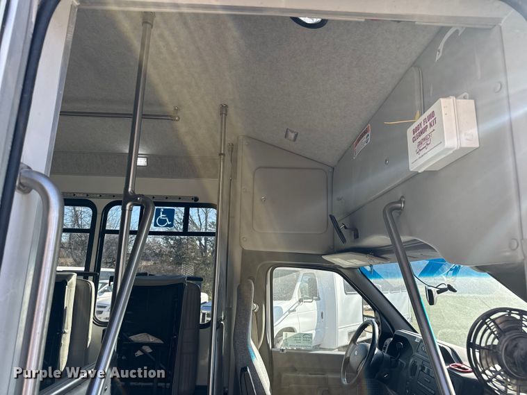 image for item FK0889 2018 Ford E450 Super Duty shuttle bus