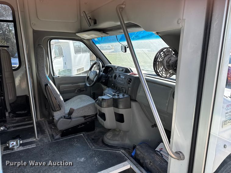 image for item FK0889 2018 Ford E450 Super Duty shuttle bus