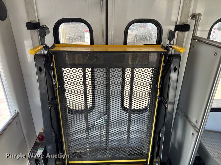 image for item FK0889 2018 Ford E450 Super Duty shuttle bus