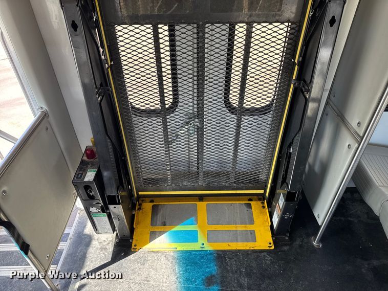 image for item FK0889 2018 Ford E450 Super Duty shuttle bus