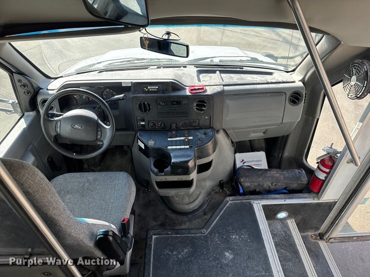image for item FK0889 2018 Ford E450 Super Duty shuttle bus