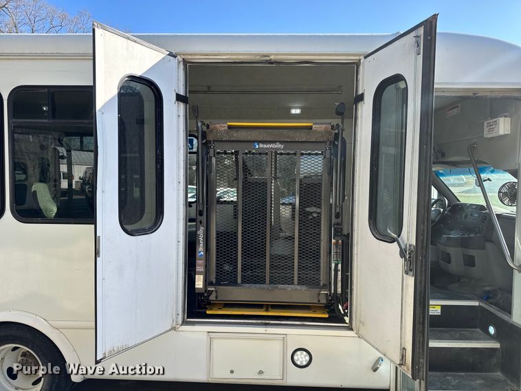 image for item FK0889 2018 Ford E450 Super Duty shuttle bus