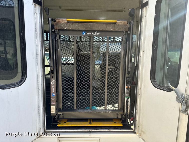 image for item FK0889 2018 Ford E450 Super Duty shuttle bus