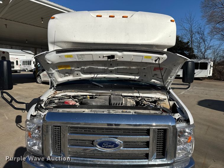 image for item FK0889 2018 Ford E450 Super Duty shuttle bus