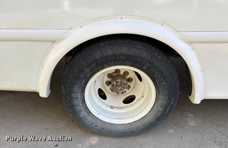 image for item FK0889 2018 Ford E450 Super Duty shuttle bus