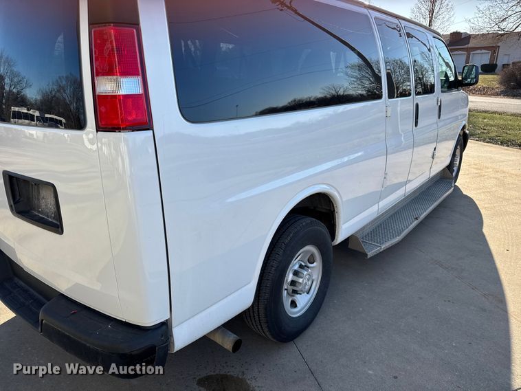 image for item FK0892 2015 Chevrolet Express 3500 van