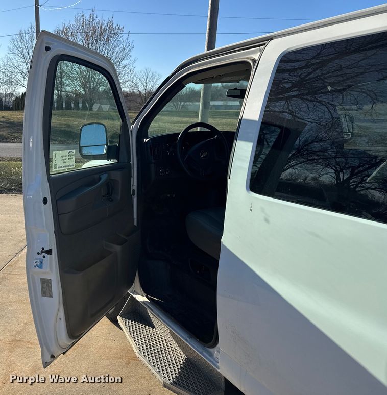 image for item FK0892 2015 Chevrolet Express 3500 van