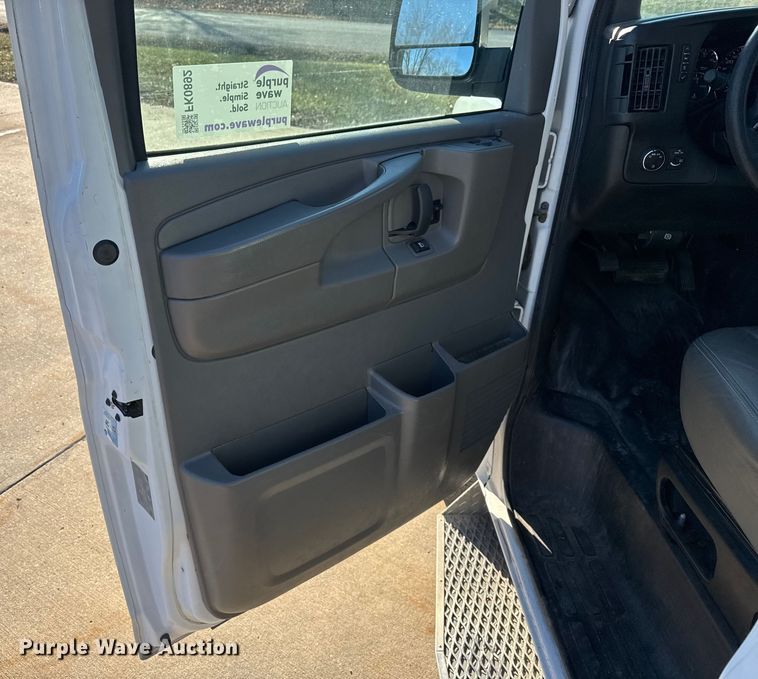 image for item FK0892 2015 Chevrolet Express 3500 van