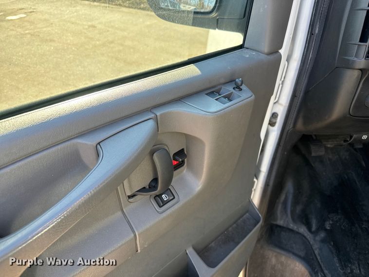 image for item FK0892 2015 Chevrolet Express 3500 van