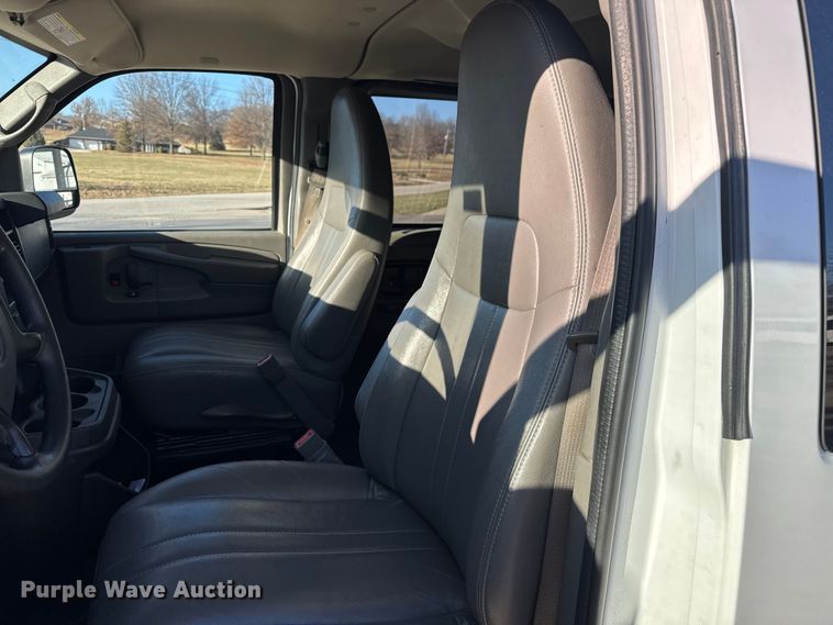 image for item FK0892 2015 Chevrolet Express 3500 van