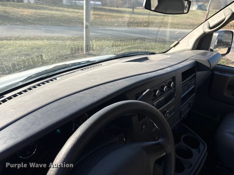 image for item FK0892 2015 Chevrolet Express 3500 van