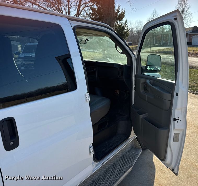 image for item FK0892 2015 Chevrolet Express 3500 van