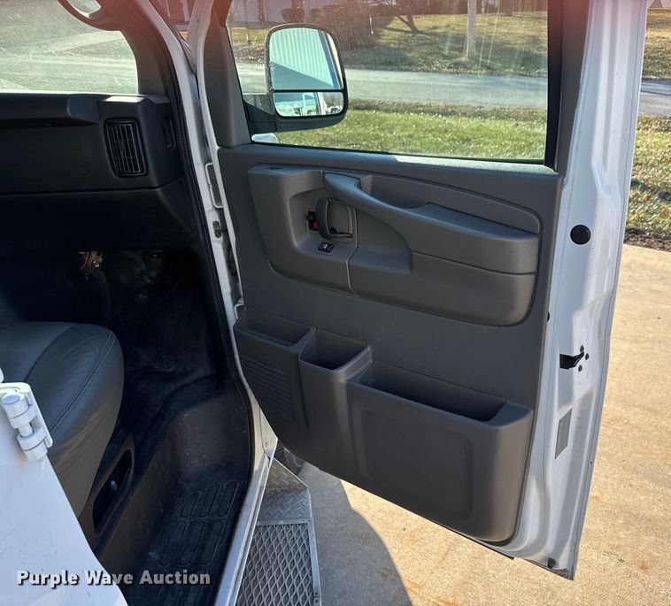 image for item FK0892 2015 Chevrolet Express 3500 van