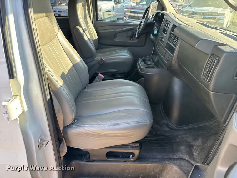 image for item FK0892 2015 Chevrolet Express 3500 van