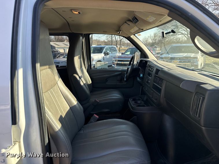 image for item FK0892 2015 Chevrolet Express 3500 van