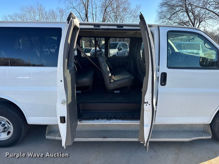 image for item FK0892 2015 Chevrolet Express 3500 van