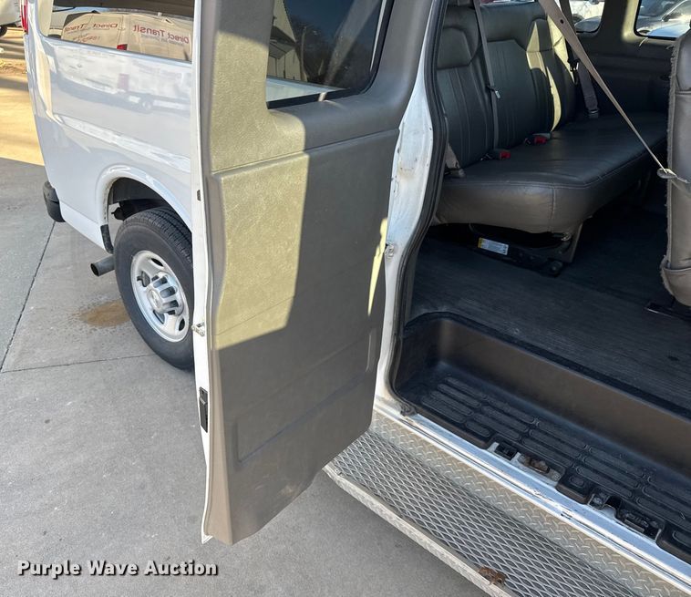 image for item FK0892 2015 Chevrolet Express 3500 van