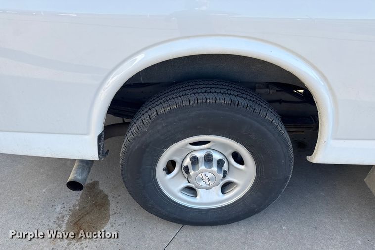 image for item FK0892 2015 Chevrolet Express 3500 van