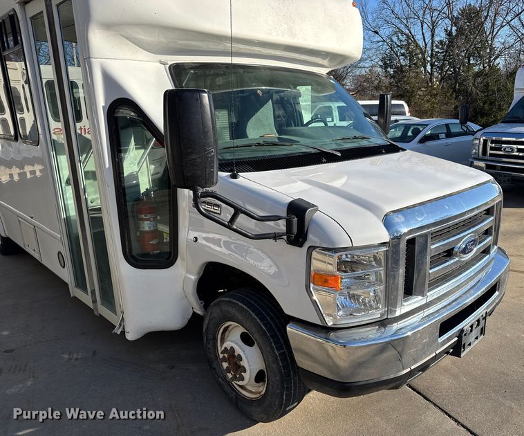 image for item FK0893 2017 Ford E450 Super Duty shuttle bus