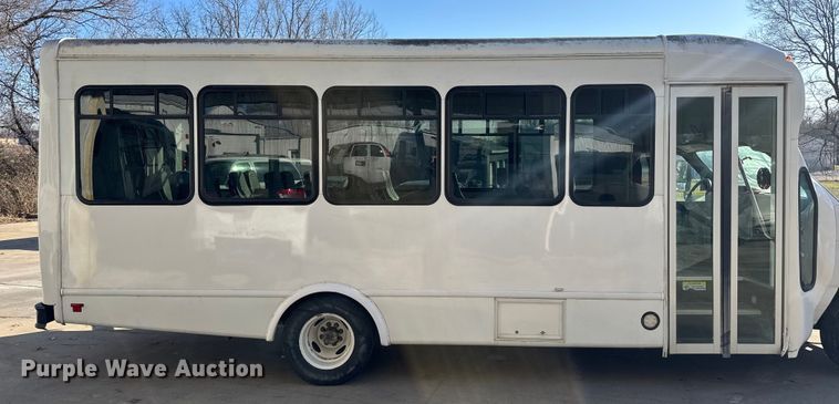 image for item FK0893 2017 Ford E450 Super Duty shuttle bus