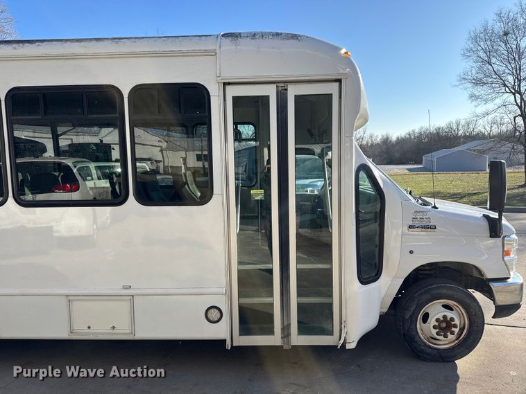 image for item FK0893 2017 Ford E450 Super Duty shuttle bus