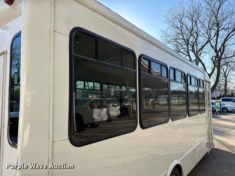 image for item FK0893 2017 Ford E450 Super Duty shuttle bus