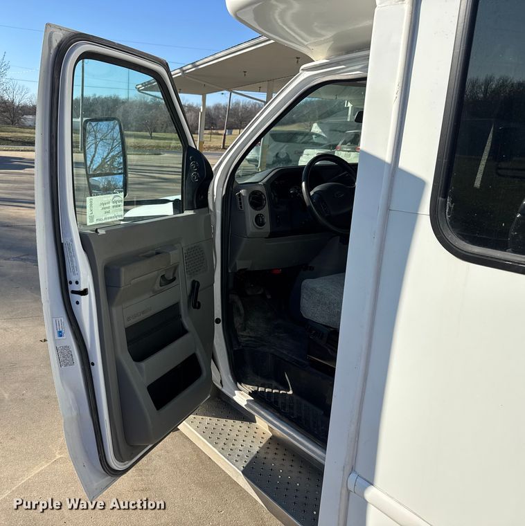 image for item FK0893 2017 Ford E450 Super Duty shuttle bus