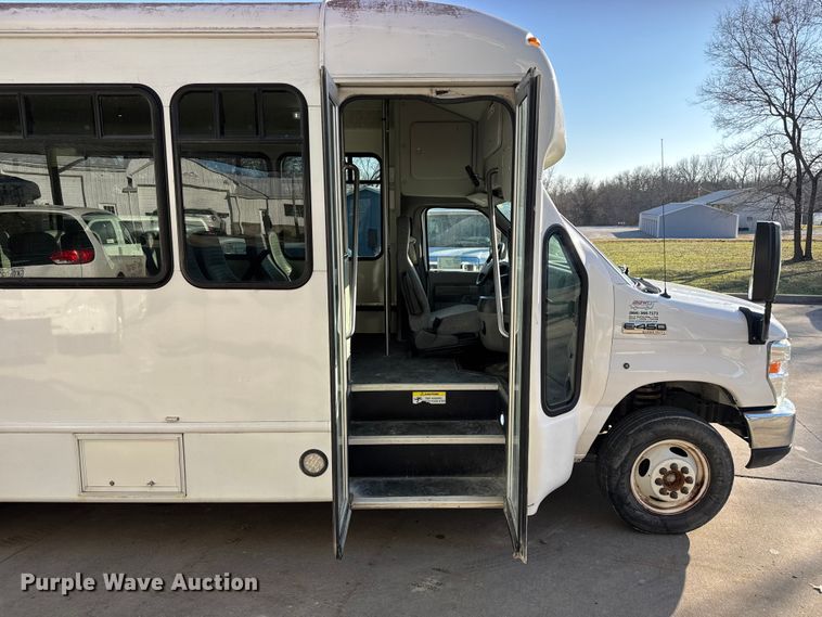 image for item FK0893 2017 Ford E450 Super Duty shuttle bus