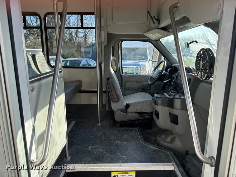 image for item FK0893 2017 Ford E450 Super Duty shuttle bus