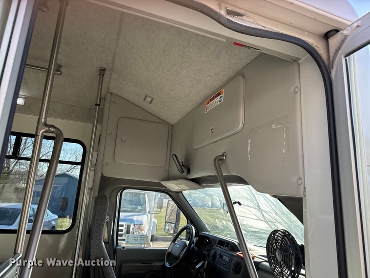 image for item FK0893 2017 Ford E450 Super Duty shuttle bus