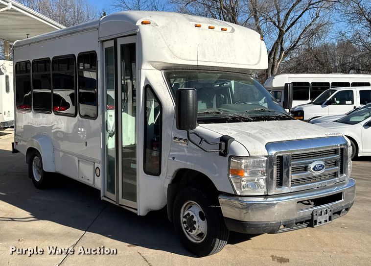 image for item FK0894 2015 Ford E350 shuttle bus