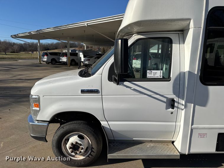 image for item FK0894 2015 Ford E350 shuttle bus