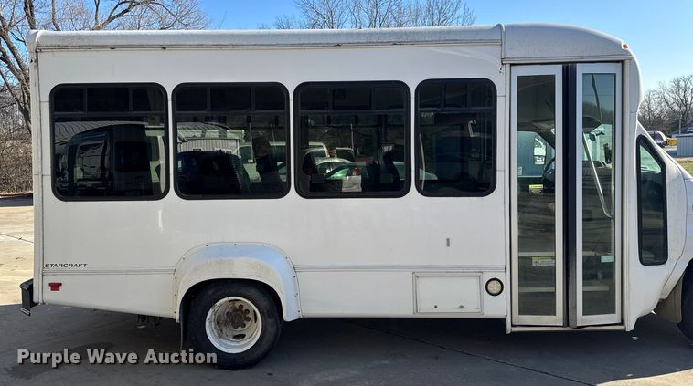 image for item FK0894 2015 Ford E350 shuttle bus