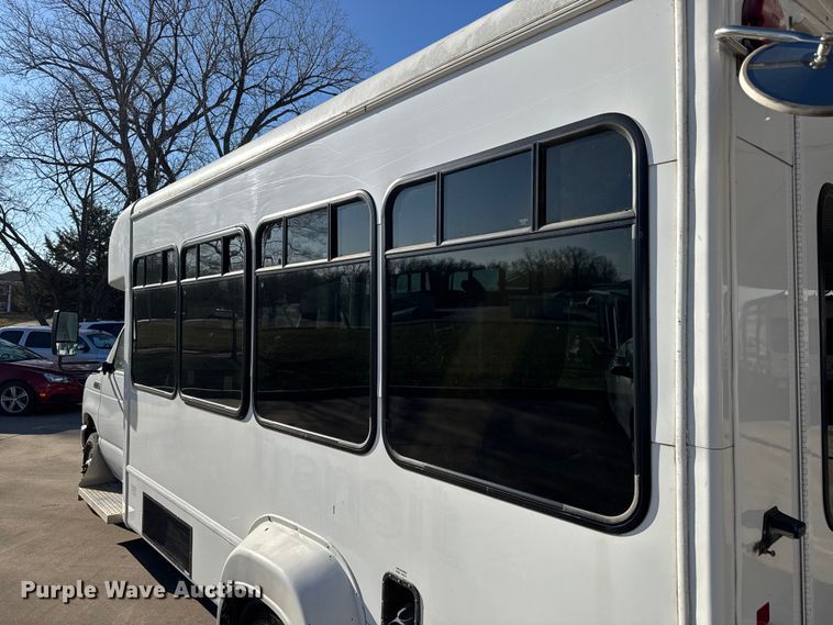 image for item FK0894 2015 Ford E350 shuttle bus