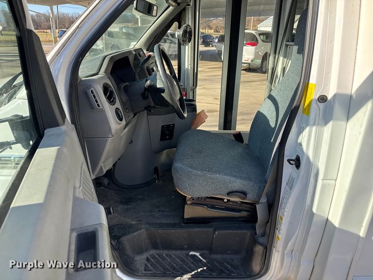 image for item FK0894 2015 Ford E350 shuttle bus