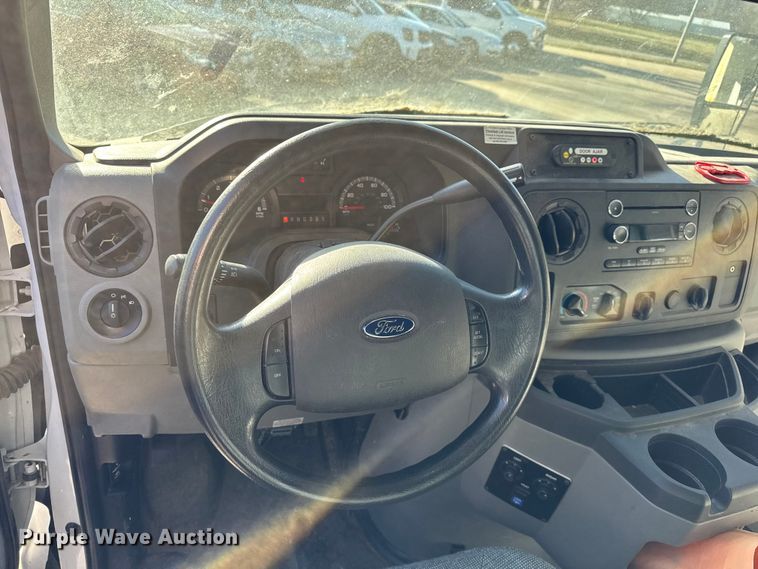 image for item FK0894 2015 Ford E350 shuttle bus