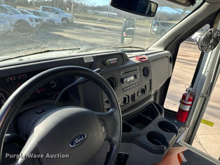 image for item FK0894 2015 Ford E350 shuttle bus