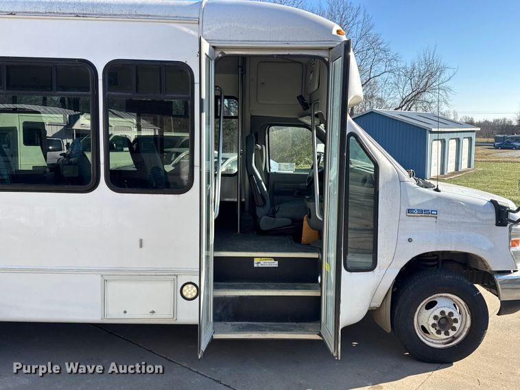 image for item FK0894 2015 Ford E350 shuttle bus