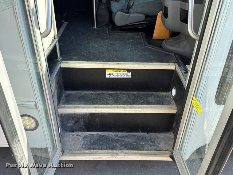 image for item FK0894 2015 Ford E350 shuttle bus