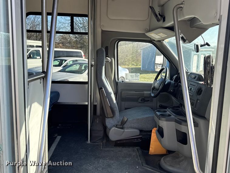 image for item FK0894 2015 Ford E350 shuttle bus