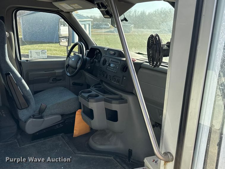 image for item FK0894 2015 Ford E350 shuttle bus