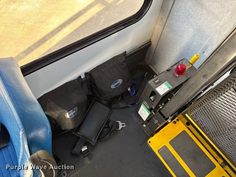 image for item FK0894 2015 Ford E350 shuttle bus