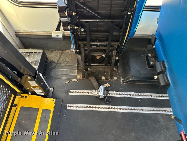 image for item FK0894 2015 Ford E350 shuttle bus