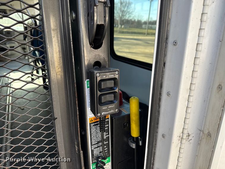 image for item FK0894 2015 Ford E350 shuttle bus